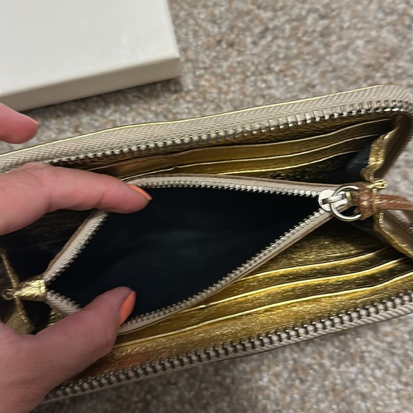 Chloe Gold Long Wallet and Box - Picture 5 of 7